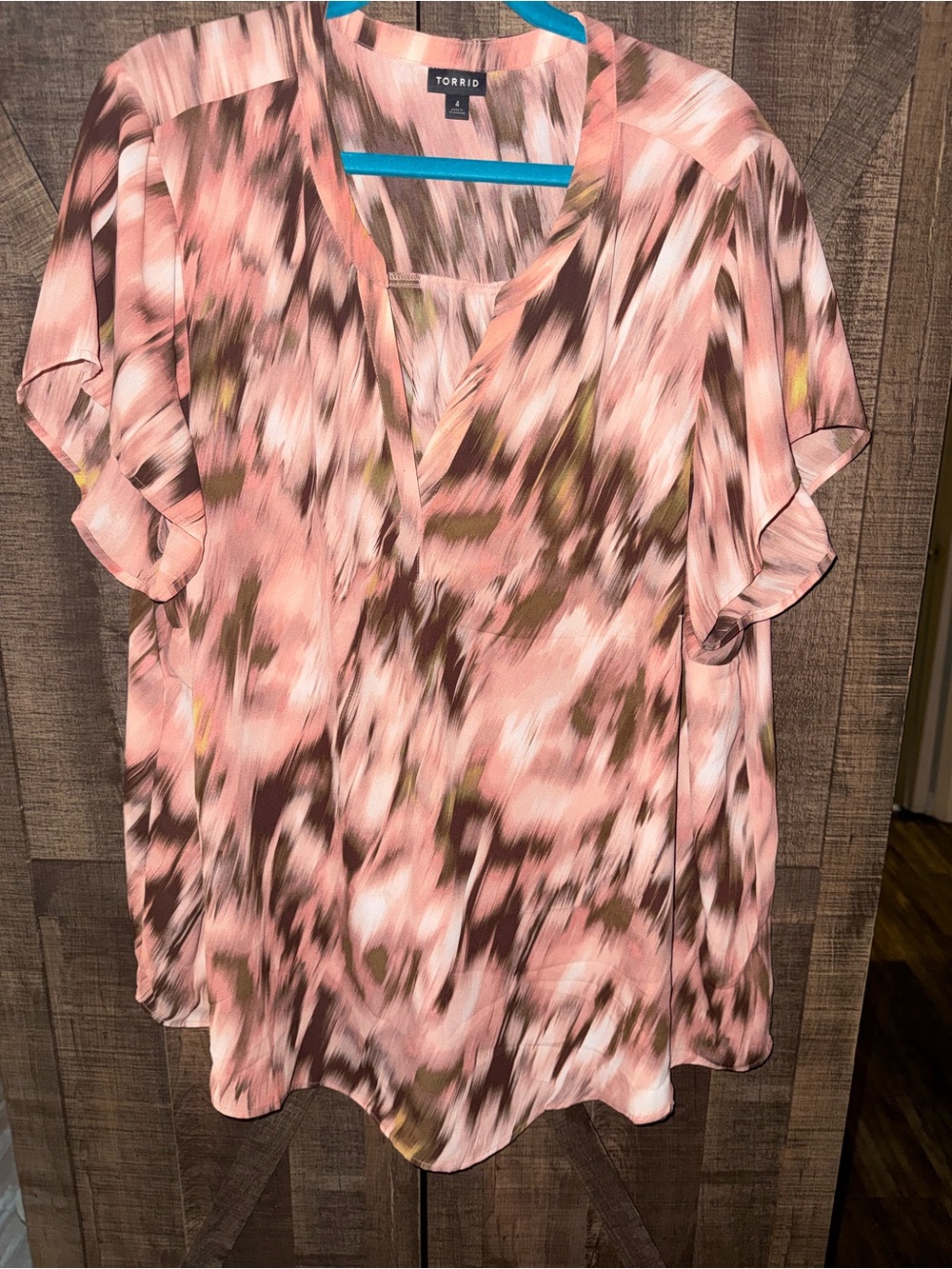 Torrid Pink Brushstroke V-Neck Flutter Sleeve Blouse Size 4